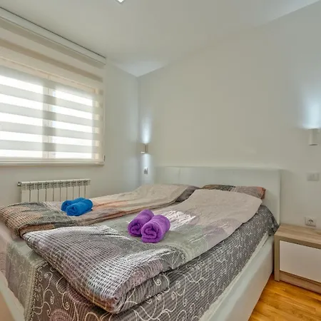 Sale شقة زلاتيبور